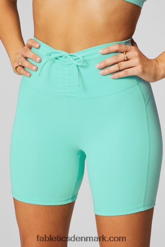 Fabletics Kvinder pureluxe ultra højtaljet rynket 6\" kort PNX2T611 eftermiddagssol/grafik