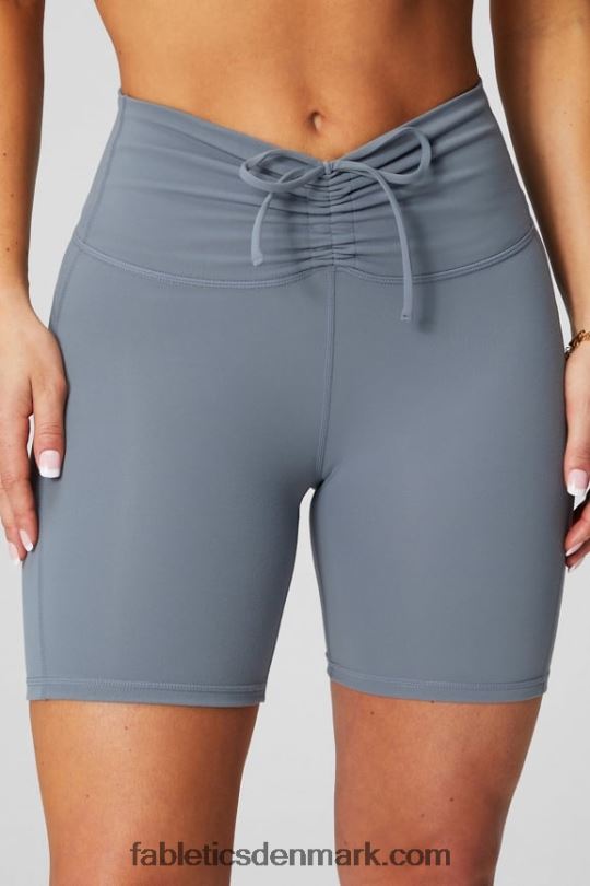 Fabletics Kvinder pureluxe ultra højtaljet rynket 6" kort PNX2T612 lilla cosmo/grafik