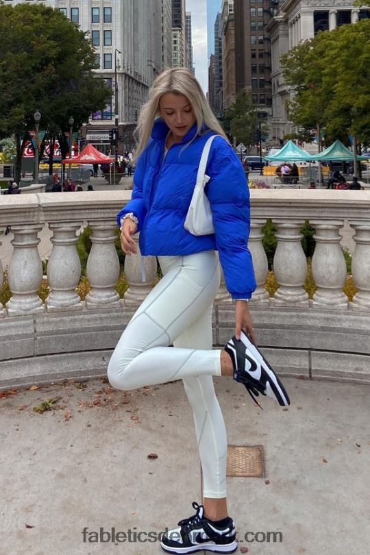 Fabletics Kvinder vandre beskåret puffer PNX2T2775 piscina/elektrisk kirsebær logo