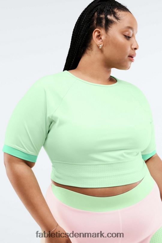 Fabletics Kvinder avah color block afskårne ærmer crop top PNX2T2084 tropisk vand/aloe