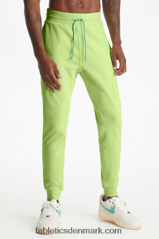 Fabletics Mænd den lette go-to jogger PNX2T3086 falmet kalk