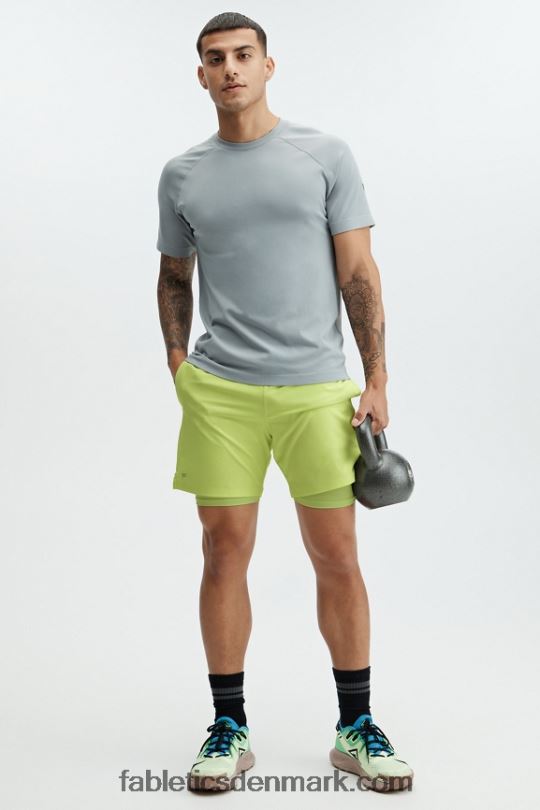 Fabletics Mænd den grundlæggende korte (foret) PNX2T3325 falmet kalk