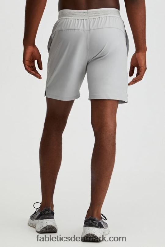 Fabletics Mænd den grundlæggende korte (foret) PNX2T3330 mineralgrå