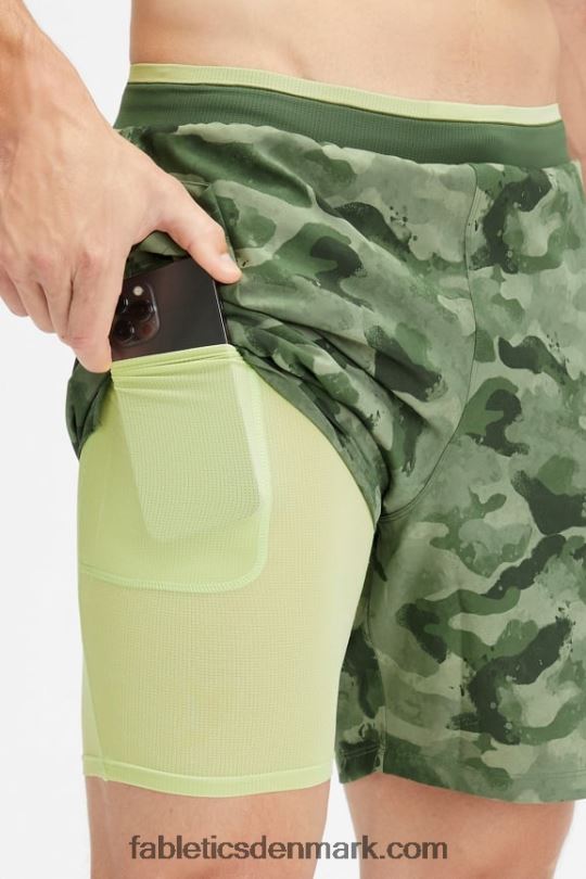 Fabletics Mænd den grundlæggende korte ii (foret) 139 PNX2T3157 taktisk camo