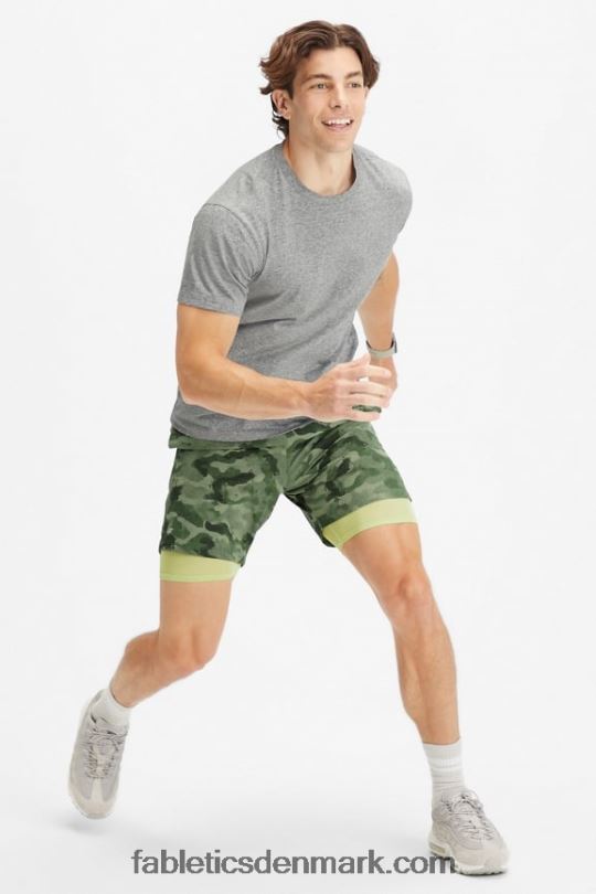Fabletics Mænd den grundlæggende korte ii (foret) 139 PNX2T3157 taktisk camo