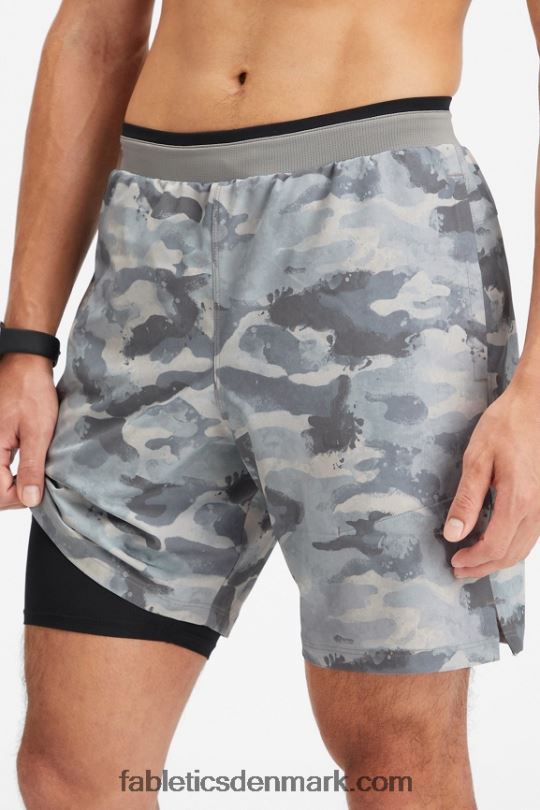 Fabletics Mænd den grundlæggende korte ii (foret) 150 PNX2T3226 skygge grå camo