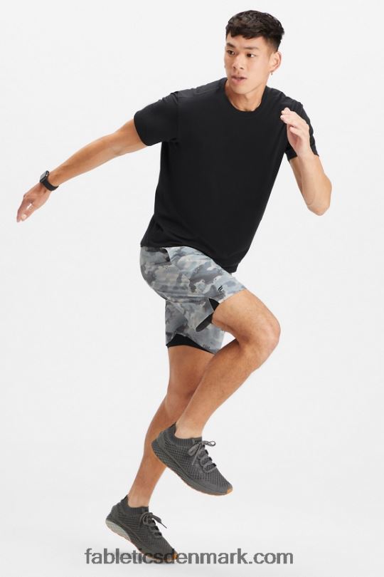 Fabletics Mænd den grundlæggende korte ii (foret) 150 PNX2T3226 skygge grå camo
