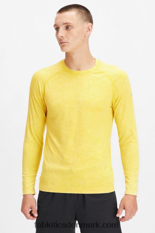 Fabletics Mænd træningsdagen langærmet t-shirt PNX2T3574 vasket ørkenguld