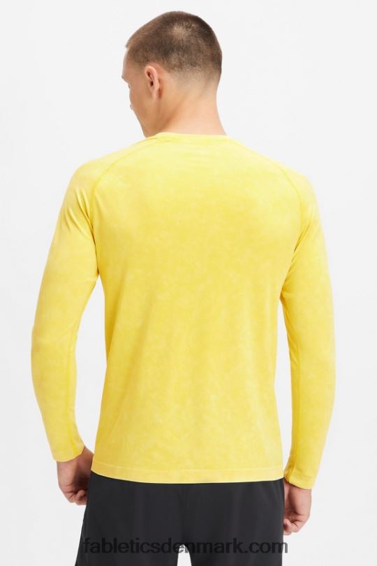 Fabletics Mænd træningsdagen langærmet t-shirt PNX2T3574 vasket ørkenguld